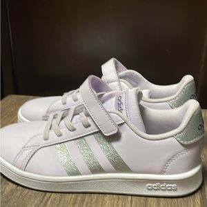 Adidas Kids' Light Purple Sneakers with Metallic Stripes